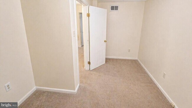 Building Photo - 7416 Kilcreggan Terrace