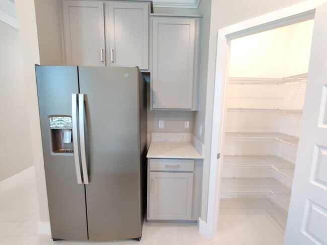 Building Photo - 9570 Little Bluestem Dr