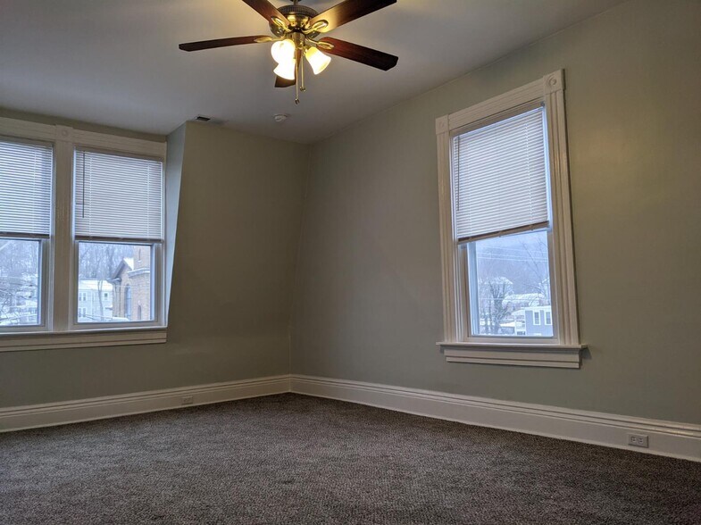 Building Photo - 3755 Eastern Ave