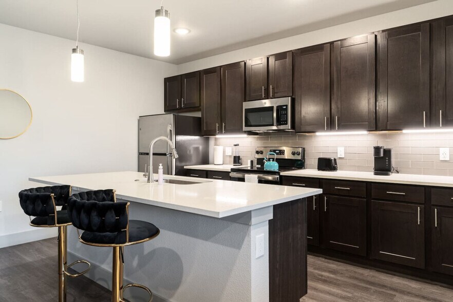 Building Photo - 3930 Westcliff Rd