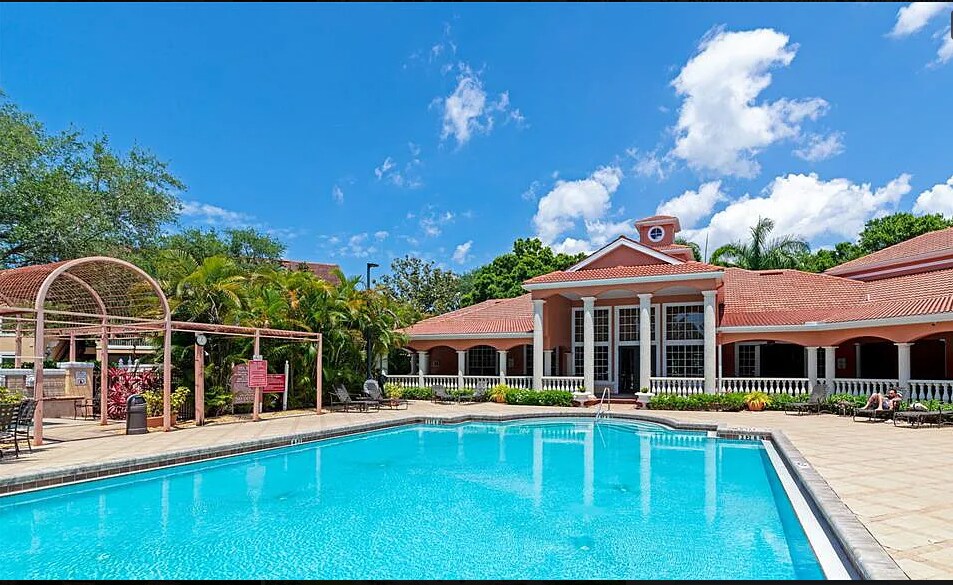 Building Photo - 4106 Central Sarasota Pky