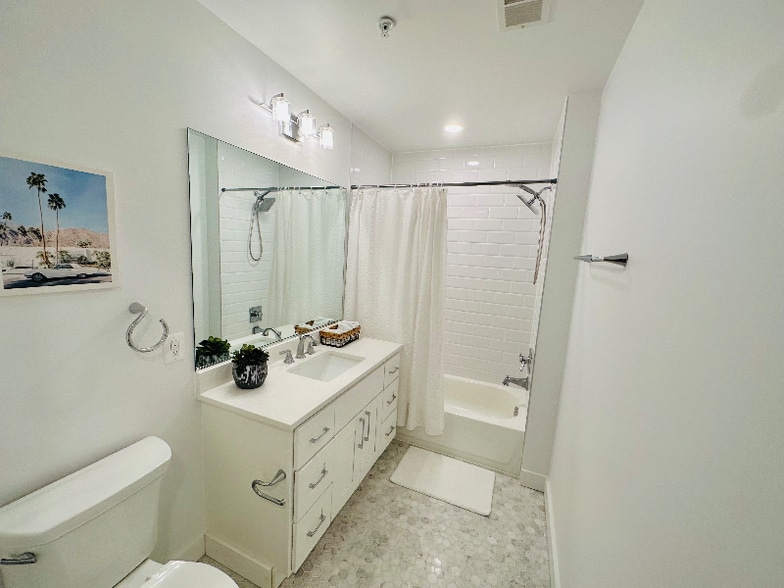 Building Photo - 838 Varnum St NW