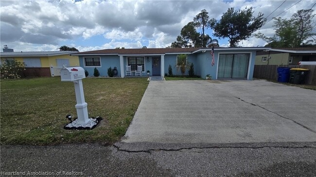 Building Photo - 639 Killarney Dr