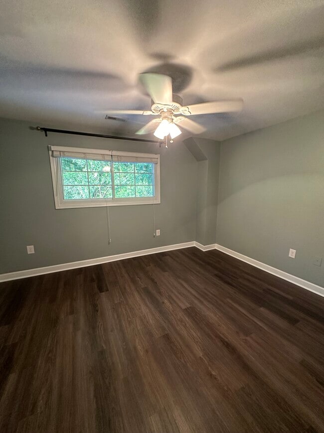 Back bedroom on 2nd floor - 1215 Green Oaks Ln