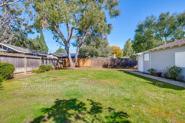 Building Photo - 485 Benvenue Ave