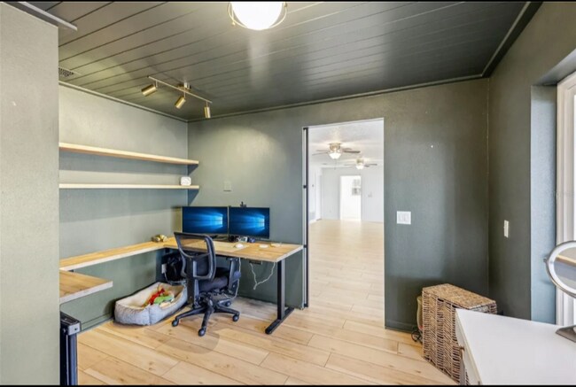 Building Photo - 3420 Lake Harney Cir