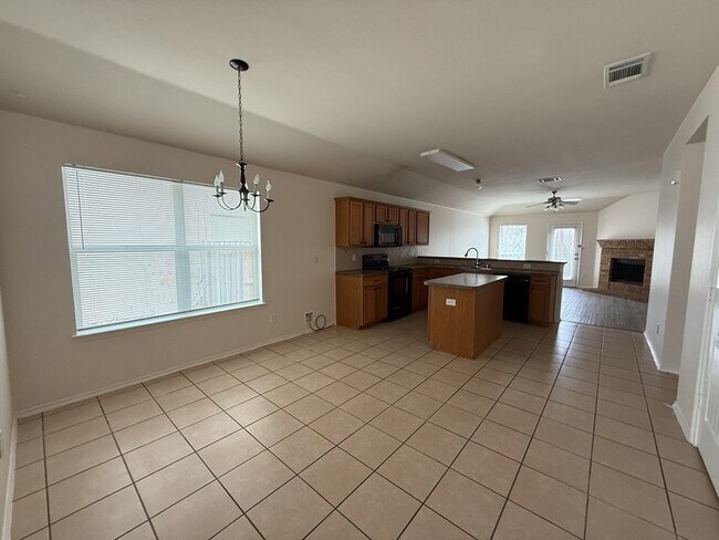 Building Photo - 2224 Hummingbird Way