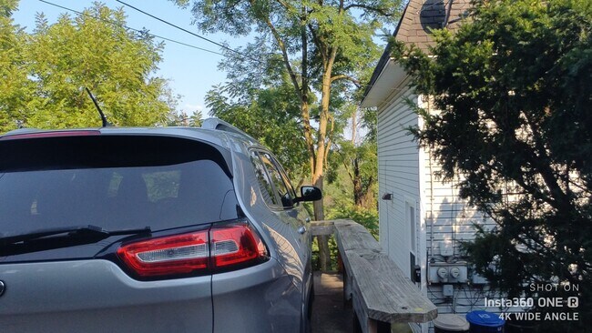 Parking spot - 3137 Josephine St