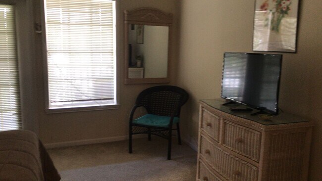 Building Photo - 571 Water St