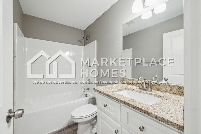 Building Photo - 1402 W 11th St