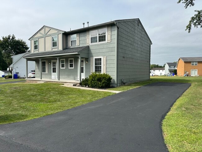 Primary Photo - 72 Willowick Dr