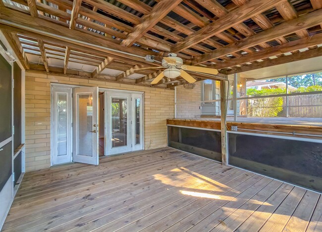 Building Photo - 810 Devon Dr