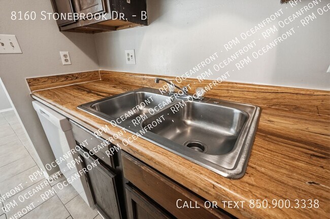 Building Photo - 8160 Stonebrook Dr