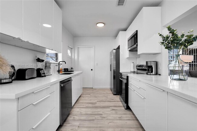 Building Photo - 1510 Normandy Dr