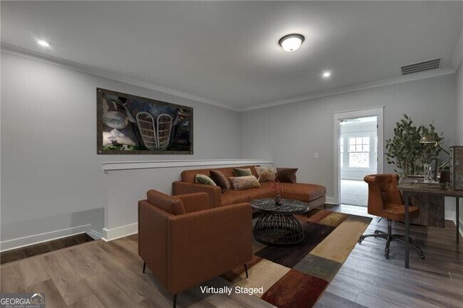 Building Photo - 425 Maplewood Dr