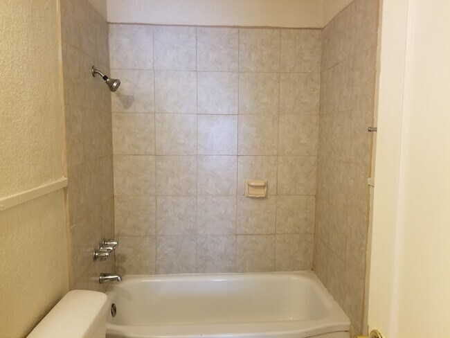 Building Photo - Highland Hills 2 bedrooms | 1 bath