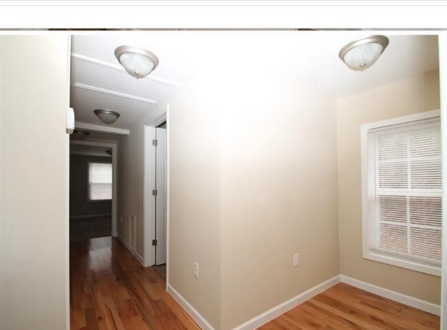 Building Photo - 3 BEDROOM HOME IN SENECA SC FOR RENT