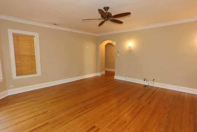Building Photo - 2619 W Greenleaf Ave