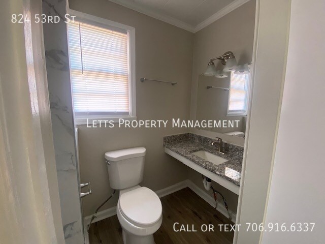 Building Photo - MOVE IN READY HOME in Desirable Neighborhood