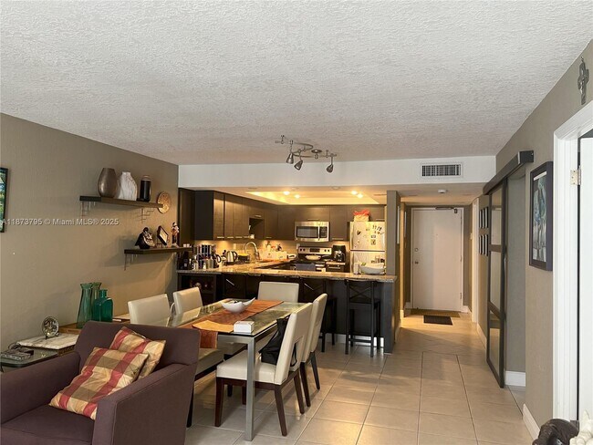 Building Photo - 18051 Biscayne Blvd