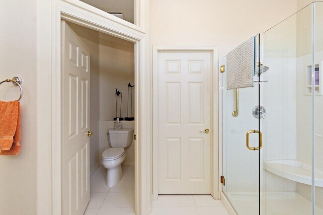 Building Photo - 37948 Breeze Way