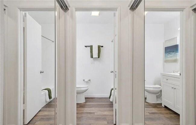 Building Photo - 262 Streamwood