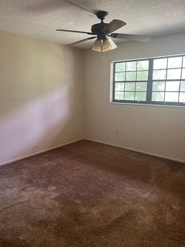 Building Photo - 2/2 second floor condo at Oak Forrest