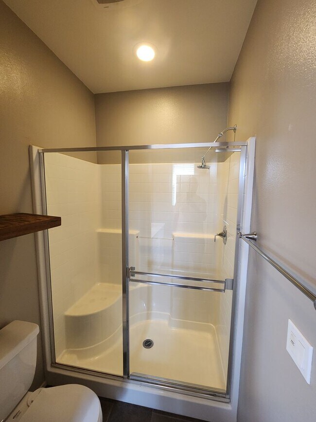 Building Photo - Gorgeous two bedroom home with 2.5 bathroo...
