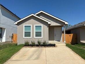 Building Photo - Charming 3BR/2BA Home in San Antonio – Mod...