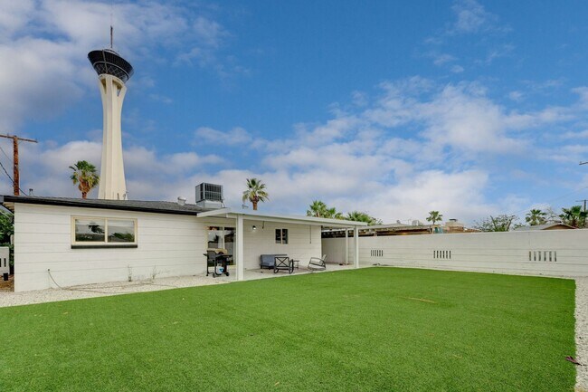 Building Photo - Fully Furnished or Unfurnished 3 BR / NO HOA