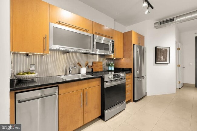 Building Photo - 1133 14th St NW