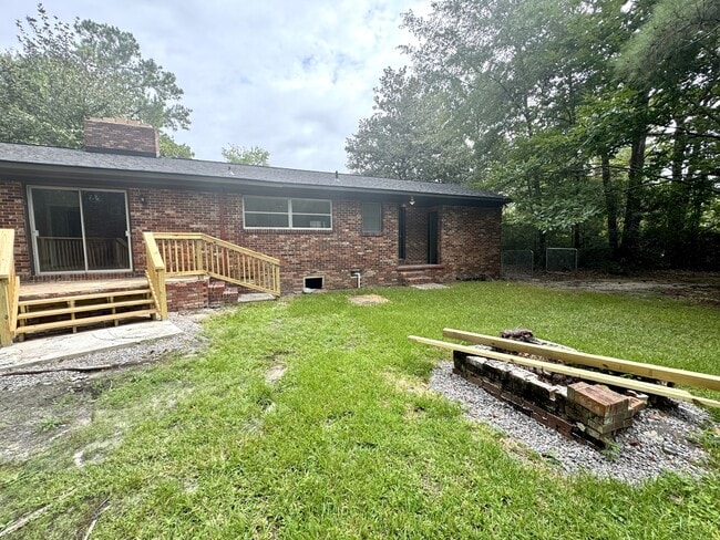 Building Photo - 110 N Edgewood Dr