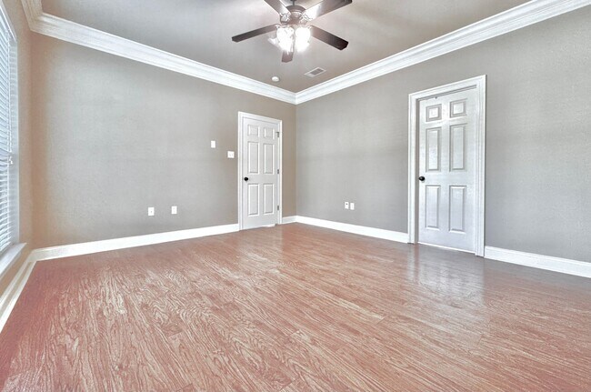 Building Photo - 3BR/2BA Home on Nicholson Lake Dr – Modern...