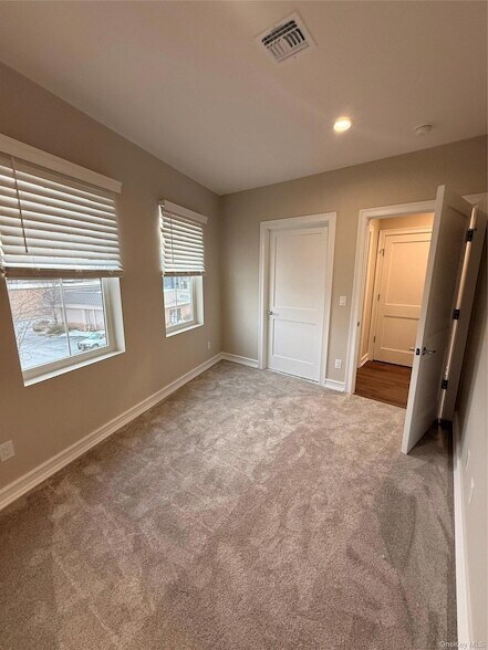 Building Photo - 122 Greenwich Ave