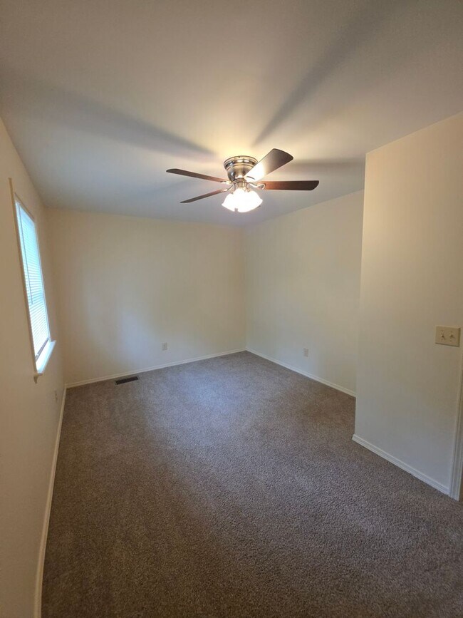 Building Photo - 2635-2635 W C St