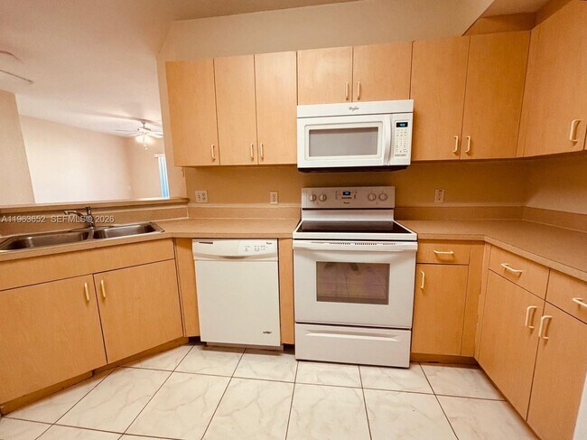 Building Photo - 204 Belmont Ln