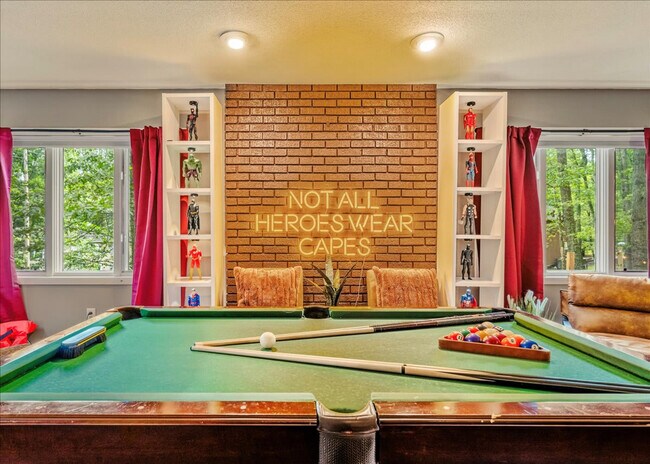 Building Photo - 1825 Jennifer Dr