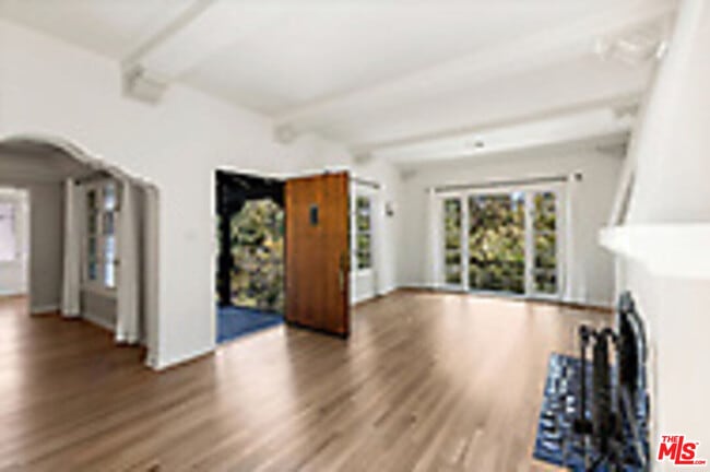 Building Photo - 815 N Harper Ave