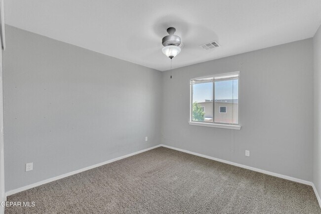 Building Photo - 14378 N Cave Dr