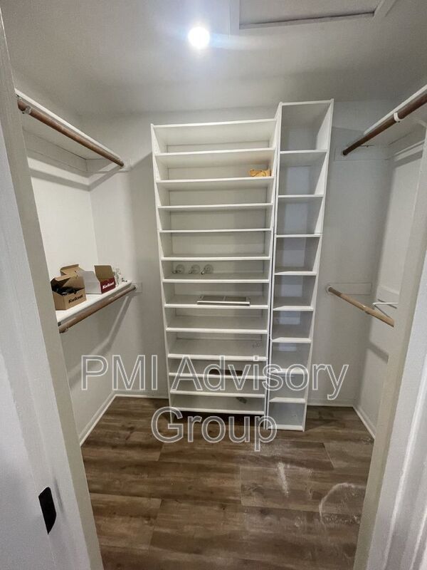 Building Photo - 7416 SW 27th St