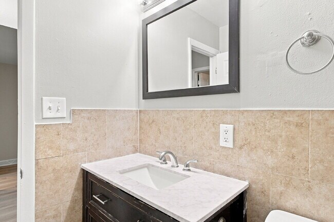 Building Photo - $2,240.95 with $300 Off the first month's rent, 4 Beds, 2 Baths, Triplex Unit in Littleton with W...