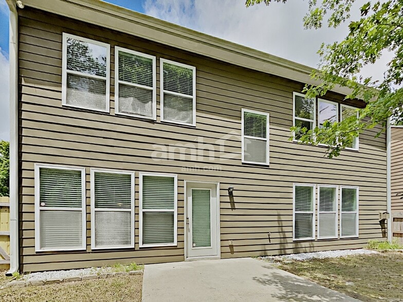 Building Photo - 2323 Jasmine Glen Dr