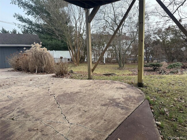 Building Photo - 14 Genesee Dr