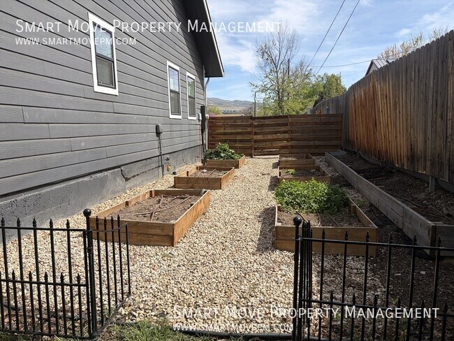 Building Photo - 2311 S Gekeler Ln