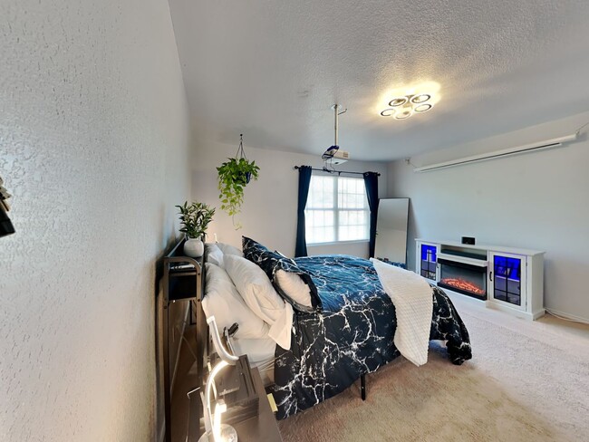 Building Photo - $500 off FIRST FULL MONTH RENT WITH MOVE I...
