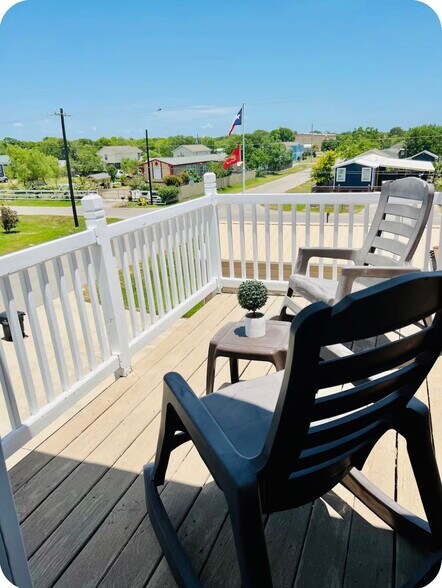 Building Photo - 402 14th St