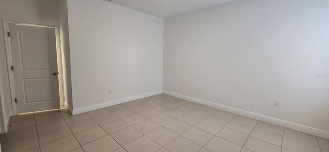 Building Photo - 405 Marion Oaks Ln