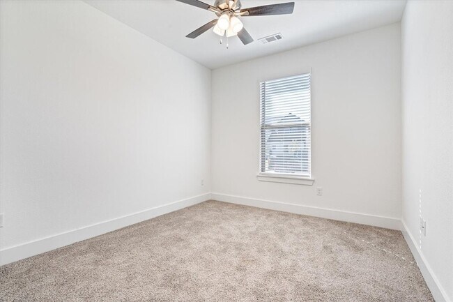 Building Photo - 7004 SW Basswood Ave