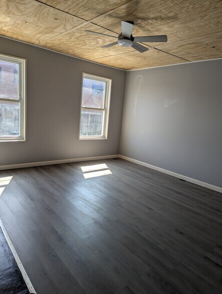 Upstairs Bedroom 1 - 211 Short St
