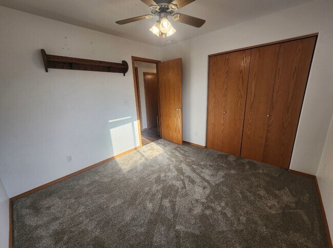 Building Photo - Panoramic Rattlesnake Hills View Home on N...